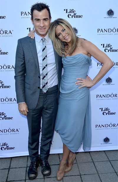 Jennifer Aniston trẻ đẹp trong chiếc váy xanh - 7 VN