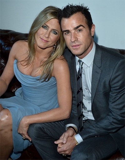 Jennifer Aniston trẻ đẹp trong chiếc váy xanh - 11 VN