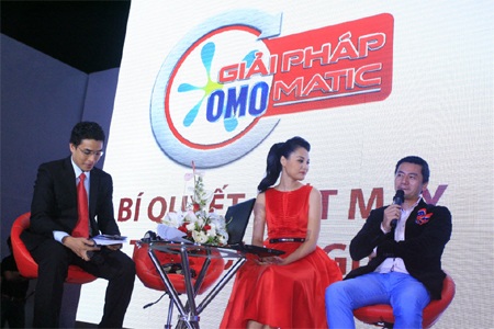 Trương Minh Cường: “Vợ tôi đôi khi cũng dễ “dụ” lắm!” - 2 Trương Minh Cường tham dự sự kiện chương trình Giải pháp Omo Matic khi vừa trở về từ Mỹ