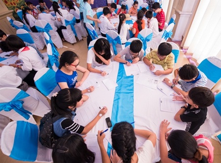 Xếp hàng dự thi