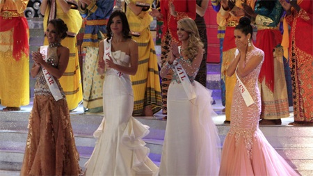 Megan rơi lệ khi được xướng tên cùng danh hiệu cao quý nhất