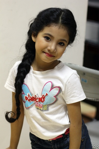 Chuyên gia trang điểm Hoàn Khang chăm chút “sắc đẹp” cho các bé Đồ Rê Mí - 2 Thu Huyền