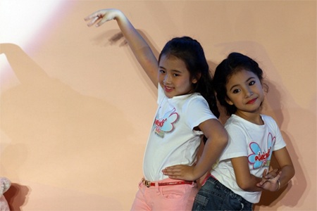 Chuyên gia trang điểm Hoàn Khang chăm chút “sắc đẹp” cho các bé Đồ Rê Mí - 6 Thu Huyền