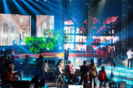        Sân khấu hoành tráng