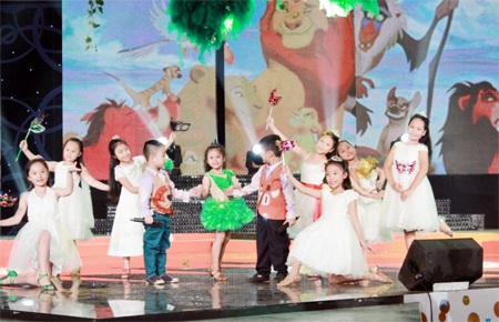 Buổi tổng duyệt cũng đã hé lộ những nhân vật khách mời sẽ góp mặt vào đêm Chung kết Đồ Rê Mí 2013.