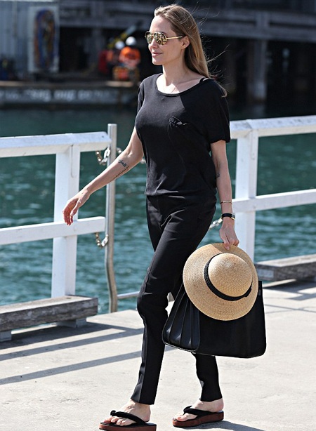 Angelina Jolie có hình xăm mới - 1 VN