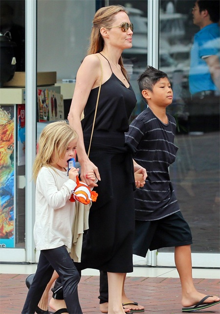 Angelina Jolie đưa Pax Thiên vãn cảnh Sydney - 5 VN