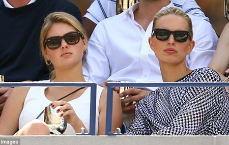 Siêu mẫu 9X gợi cảm khi đi xem tennis - 5 VN