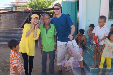 Cặp đôi bạn đường hợp ý khám phá văn hóa Chăm - 1 Cặp đôi bạn đường hợp ý khám phá văn hóa Chăm