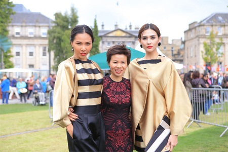 Thùy Dung, Hoàng Yến khoe sắc tại Scotland - 2 KM