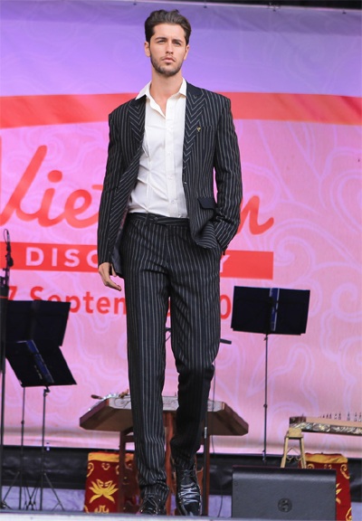 Thùy Dung, Hoàng Yến khoe sắc tại Scotland - 8 KM