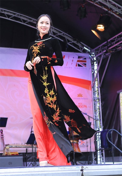 Thùy Dung, Hoàng Yến khoe sắc tại Scotland - 17 KM