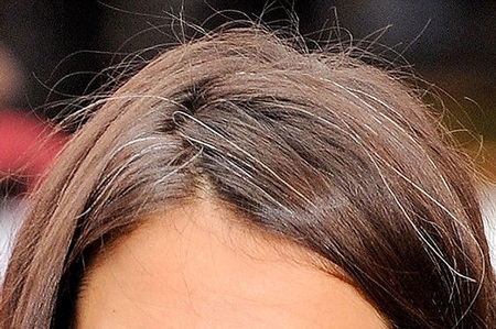 Katie Holmes: 34 tuổi, tóc đã điểm bạc - 3 VN