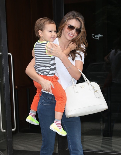 Miranda Kerr dùng toàn đồ hiệu đắt tiền - 6 VN