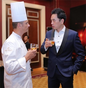 Đêm tiệc còn có sự tham gia của các người đẹp Khánh My, Mai Phương Thúy và Tú Anh