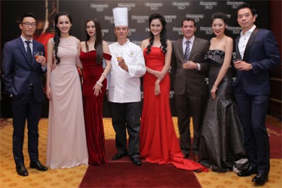 Đêm tiệc còn có sự tham gia của các người đẹp Khánh My, Mai Phương Thúy và Tú Anh