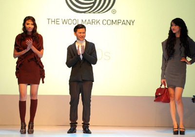 Quán quân Vietnam’s Next Top Model nổi bật trên sàn catwalk - 6 NTK Minh Hà - Quán quân Project Runway Viet Nam 2013 (giữa)