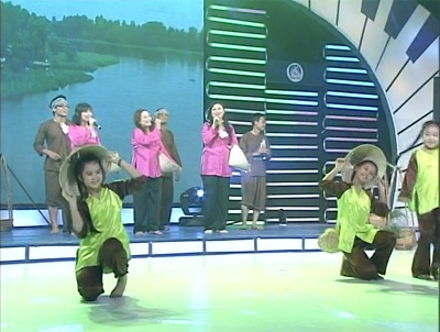 Giám khảo gia đình tài tử khen chê đúng mực - 1 Giám khảo gia đình tài tử khen chê đúng mực