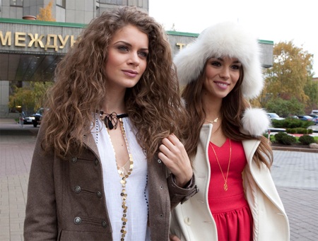 Các Hoa hậu dạo bước trên phố và ngắm cảnh