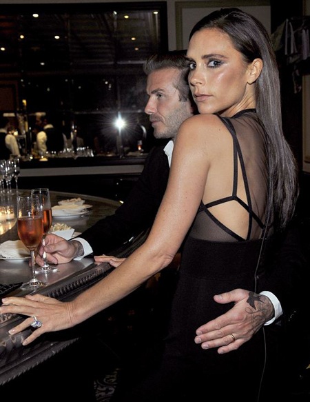 Victoria Beckham gây ấn tượng với váy ren xuyên thấu khoe vòng một - 1 VN
