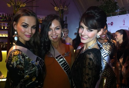 Trương Thị May và người đẹp hoàn vũ vui vẻ tiệc tùng - 4 VN