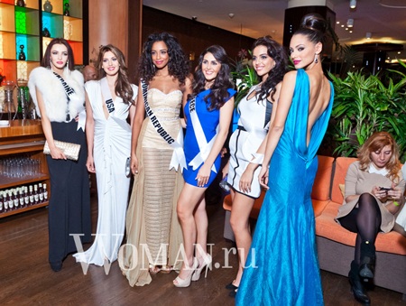 Trương Thị May và người đẹp hoàn vũ vui vẻ tiệc tùng - 18 VN