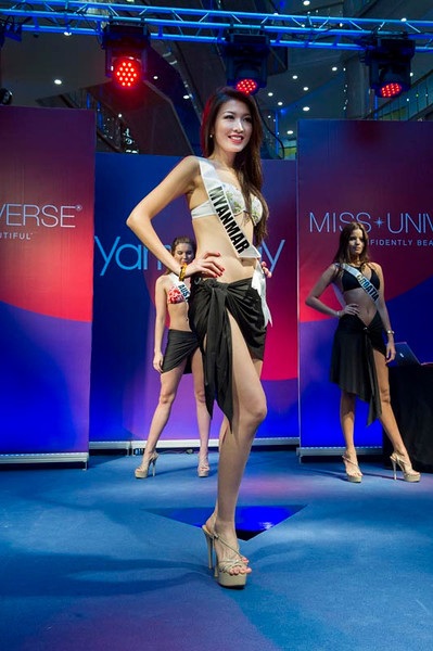 Người đẹp Hoàn vũ bốc lửa với bikini - 3 Các hoa hậu trình diễn rất chuyên nghiệp