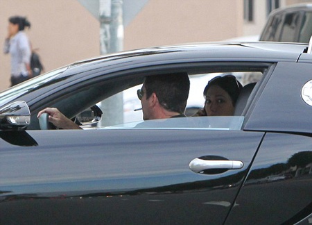 Simon Cowell hạnh phúc bên bạn gái mang bầu - 3 Ông bầu sở hữu khối tài sản hàng trăm triệu đô lái xe đưa bạn gái đi siêu thị