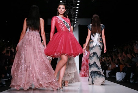 Người đẹp hoàn vũ đẹp kiêu sa trên sàn catwalk - 13 VN