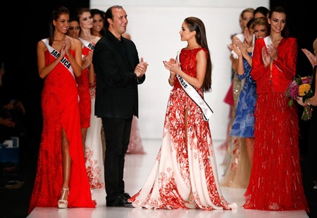 Người đẹp hoàn vũ đẹp kiêu sa trên sàn catwalk - 14 VN