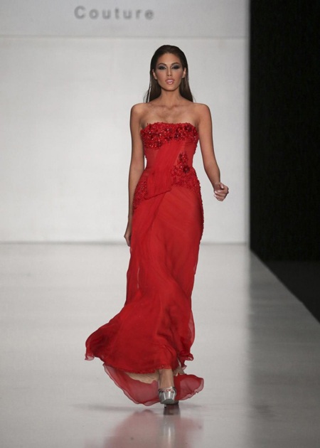 Người đẹp hoàn vũ đẹp kiêu sa trên sàn catwalk - 15 VN