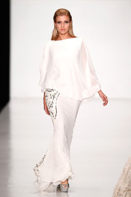 Người đẹp hoàn vũ đẹp kiêu sa trên sàn catwalk - 20 VN