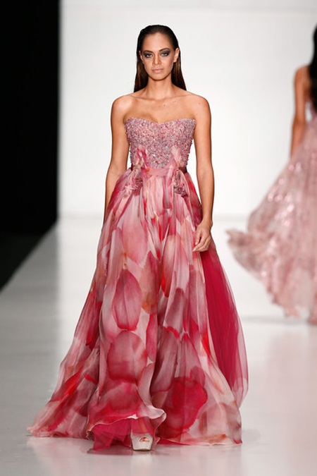 Người đẹp hoàn vũ đẹp kiêu sa trên sàn catwalk - 4 VN