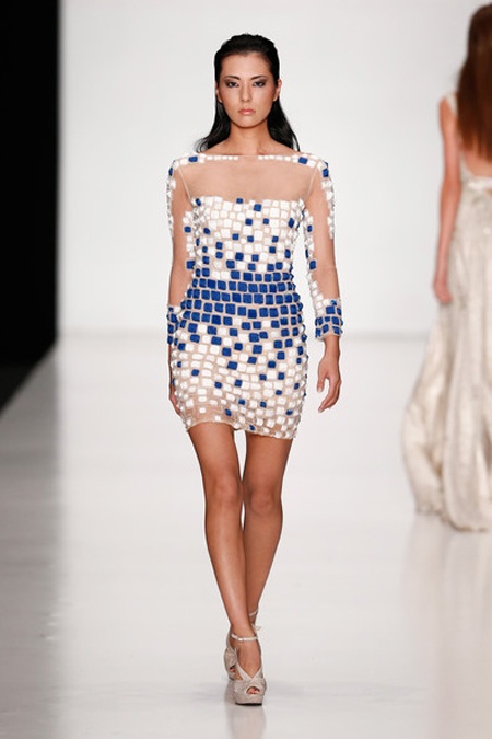 Người đẹp hoàn vũ đẹp kiêu sa trên sàn catwalk - 24 VN