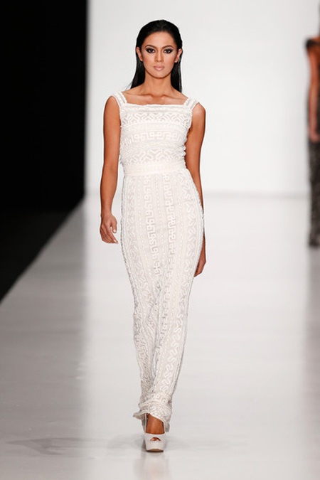 Người đẹp hoàn vũ đẹp kiêu sa trên sàn catwalk - 27 VN