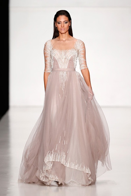 Người đẹp hoàn vũ đẹp kiêu sa trên sàn catwalk - 28 VN