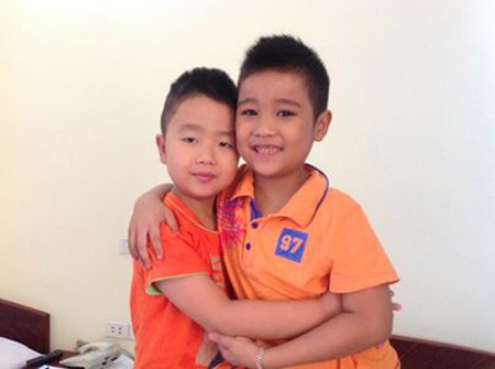 Quán quân Đồ Rê Mí - Tài năng thiên bẩm - 1 Nhật Minh (bên phải)