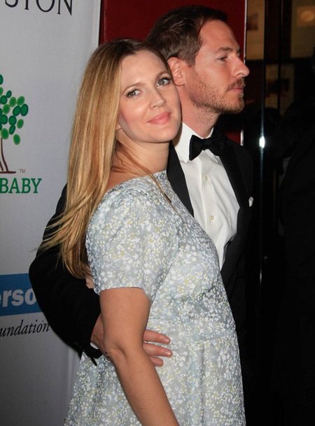 Drew Barrymore “bế bụng bầu” dự tiệc - 3 VN