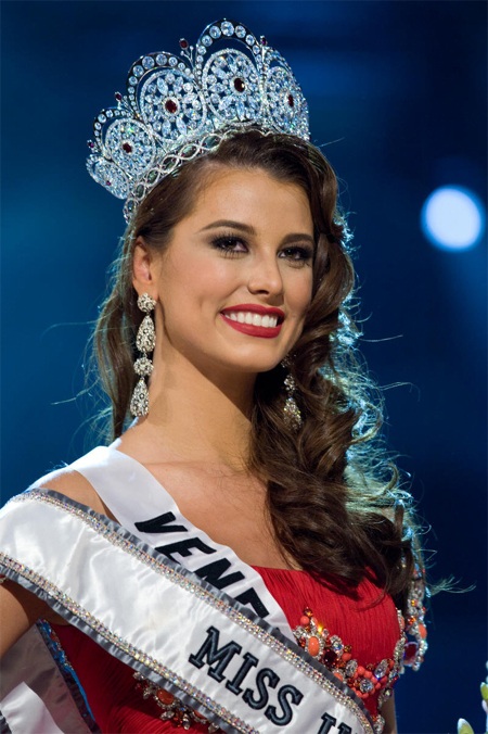 “Điểm mặt” 7 hoa hậu hoàn vũ người Venezuela - 6 6. Hoa hậu hoàn vũ 2009 Stefania Fernandez