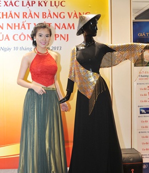 Chiếc khăn rằn bằng vàng - 2 Tuyệt tác khăn rằn “Dáng Việt