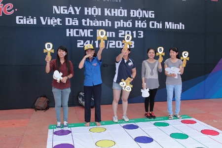 Phạm Anh Khoa, Tuấn Hưng hát trong ngày hội HCMC Run - 7 Phillip Nguyễn, Tăng Thanh Hà và các chàng trai Dreamteam trong phần giao lưu với khán giả