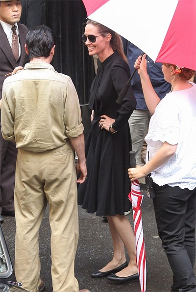 Angelina Jolie gầy gò tại trường quay - 3 VN