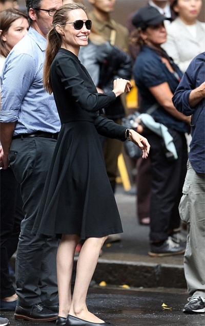 Angelina Jolie gầy gò tại trường quay - 4 VN