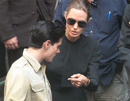 Angelina Jolie gầy gò tại trường quay - 5 VN