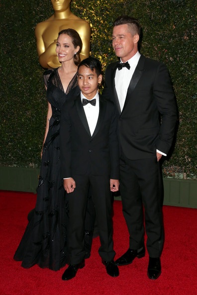 Angelina Jolie gầy gò tại trường quay - 9 VN