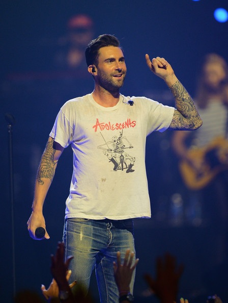 Adam Levine khoe vẻ điển trai trong quảng cáo mới - 3 Giờ đây anh còn tung ra các thiết kế thời trang mang phong cách của mình dành cho phái mạnh