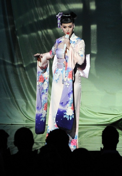 Katy Perry đẹp như mộng trên sân khấu American Music Awards - 2 Katy Perry đẹp như mộng trên sân khấu American Music Awards