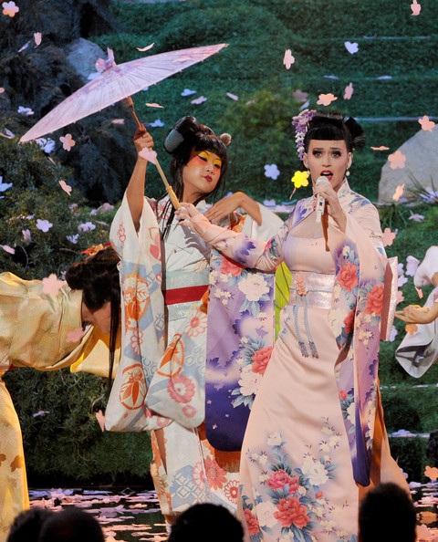 Katy Perry đẹp như mộng trên sân khấu American Music Awards - 5 Khán giả đã cổ vũ nhiệt tình cho nữ ca sỹ xinh đẹp