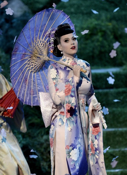 Katy Perry đẹp như mộng trên sân khấu American Music Awards - 8 Katy Perry diện váy