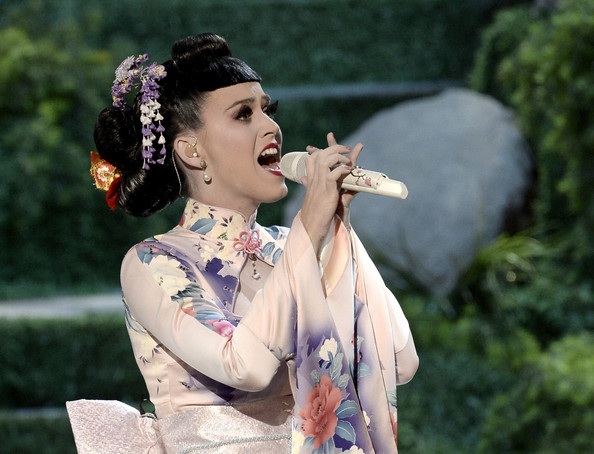 Katy Perry đẹp như mộng trên sân khấu American Music Awards - 9 Katy Perry diện váy